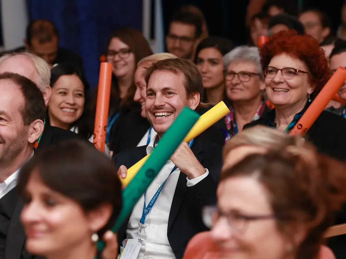 Happy audience playing Boomwhackers