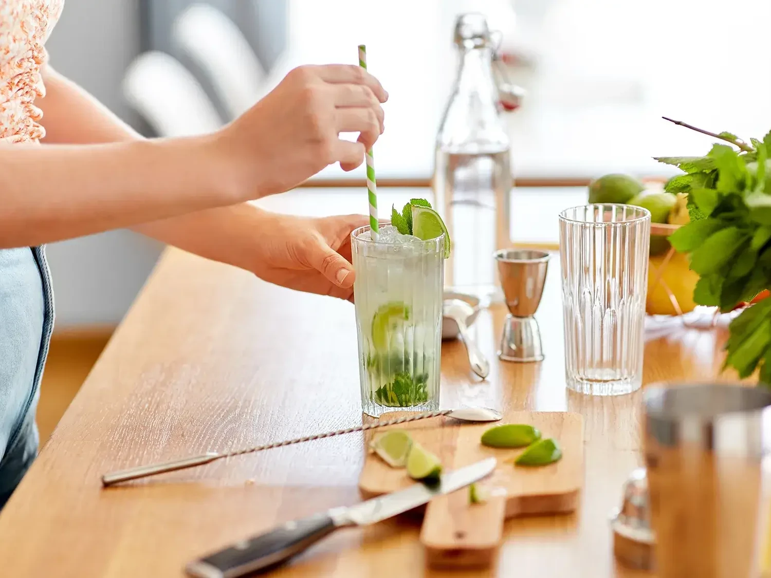 Team building participant making mojito in cocktail making class