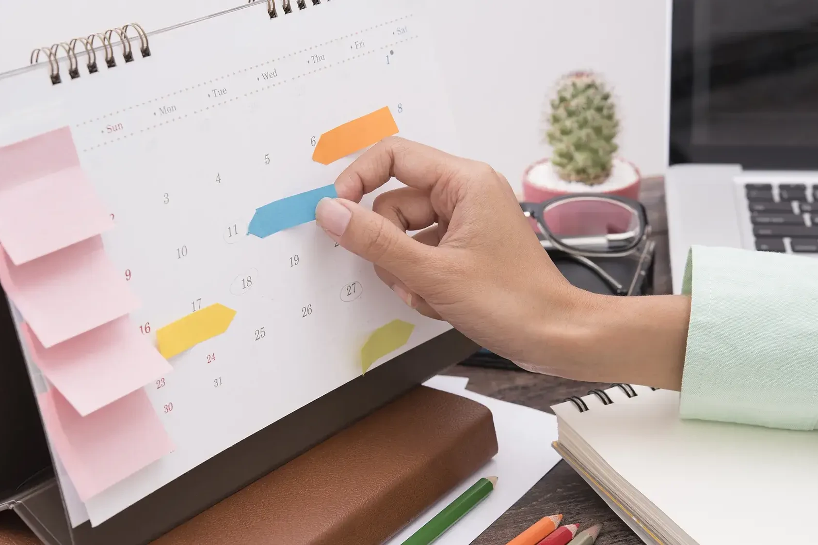 Planning a last-minute team building event with calendar and sticky marks